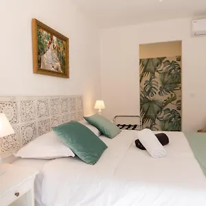 Appartement Bien D'exception En Face Du Palais Des Papes Avignon